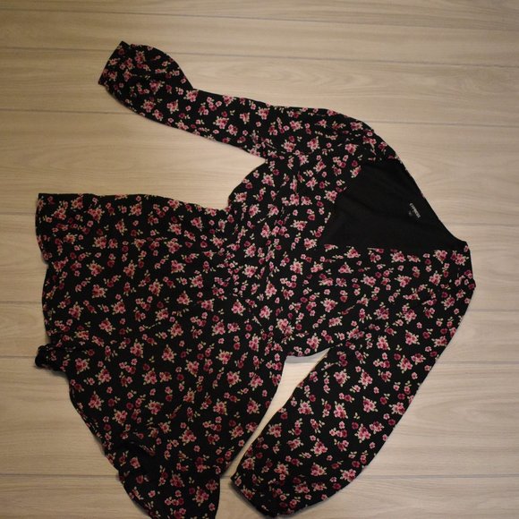 Floral Black and Pink Romper Express Sz S - Picture 1 of 5
